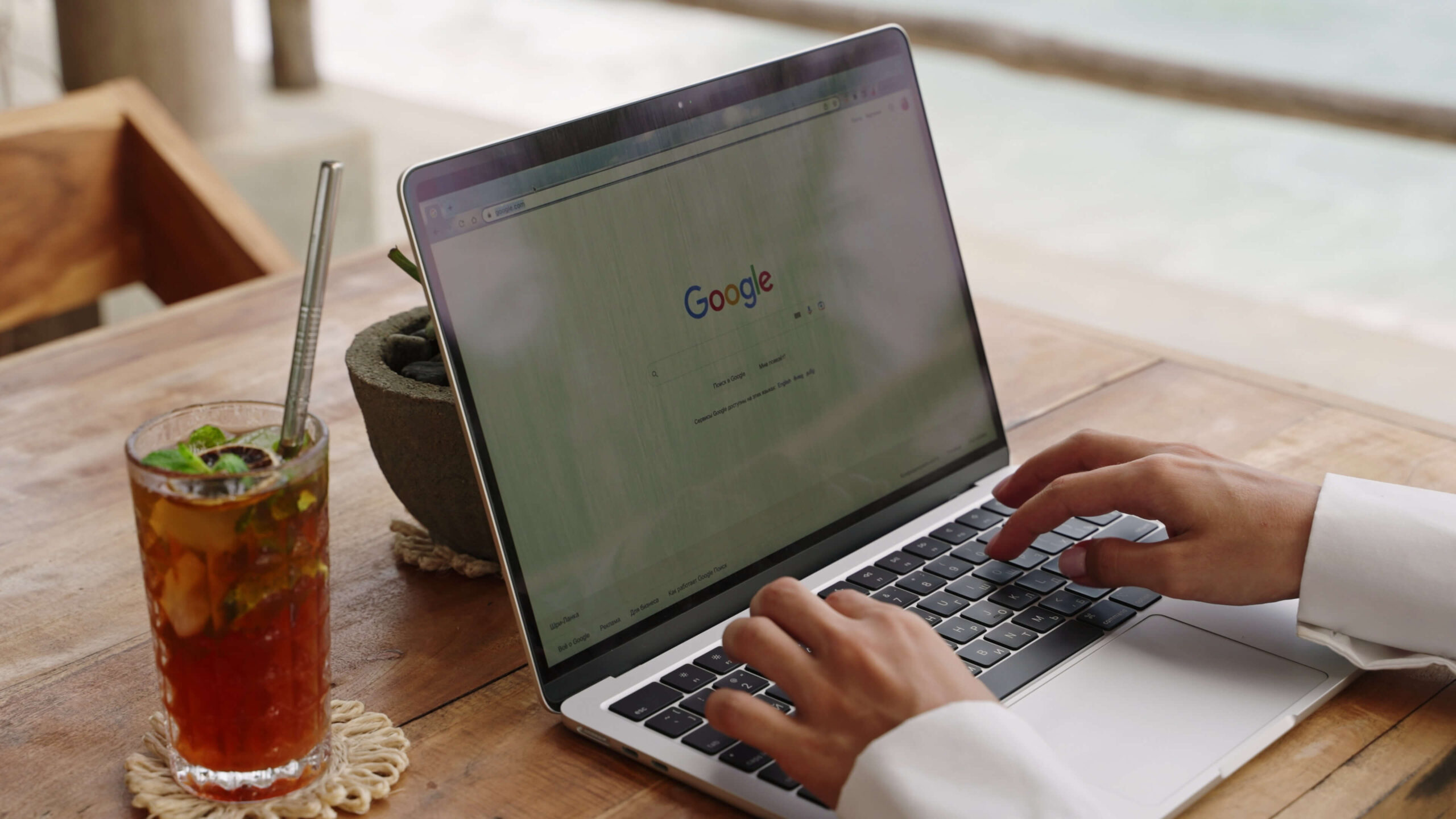 ChatGPT vs Google — comparing when to use ChatGPT and when to use Google search